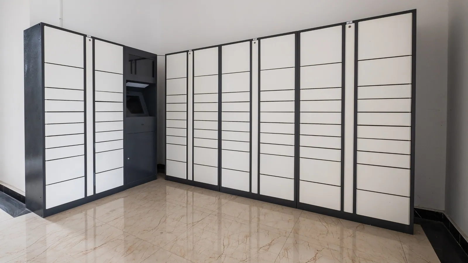 Illustration for the article “Shared lockers: a step towards flex office for your employees”