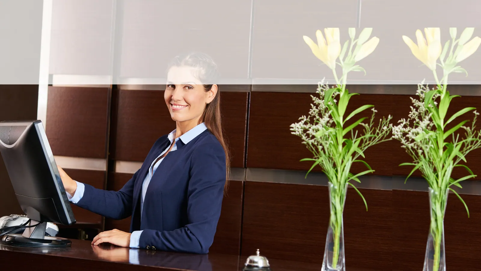 Illustration for the article “How to choose visitor management software: a comparison”