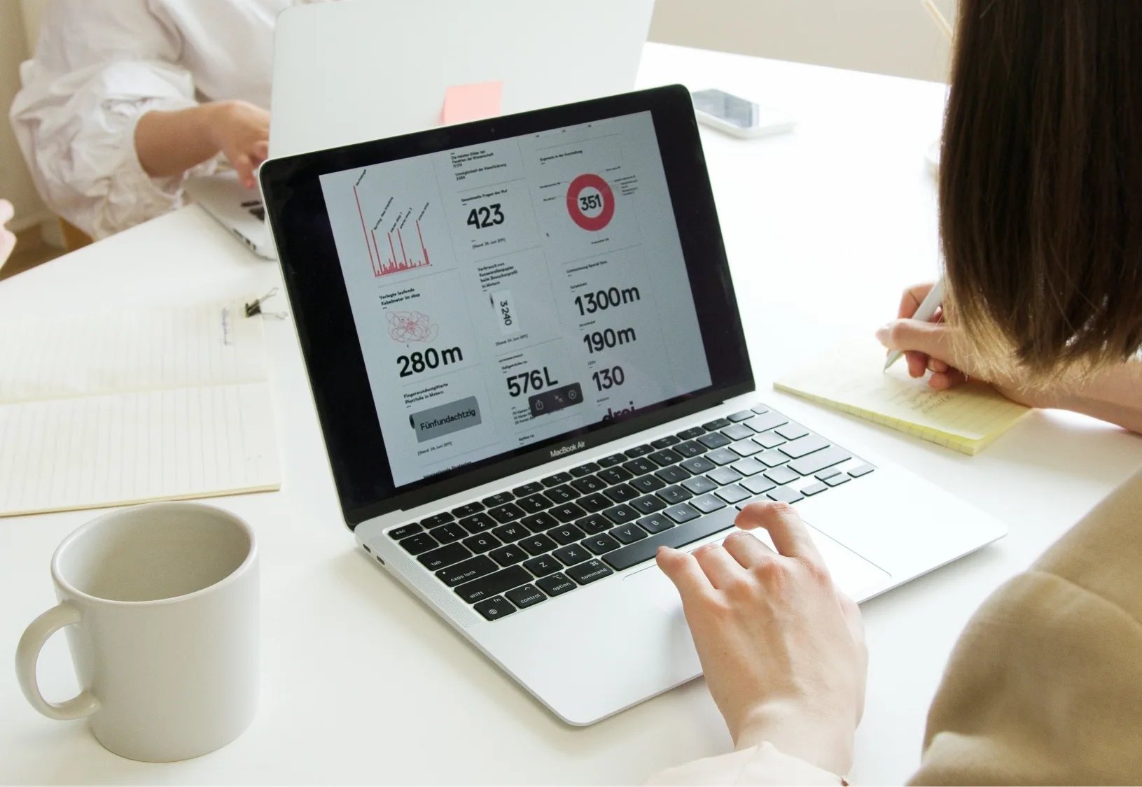 Employee viewing a statistics dashboard on her laptop, illustrating business data analysis.